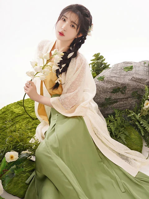 Simple and Beautiful Hanfu Hairstyle