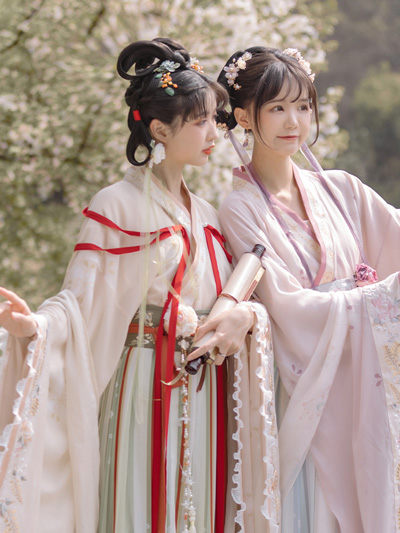 Bloom in Style: Recommended Spring Hanfu for the Flower Season