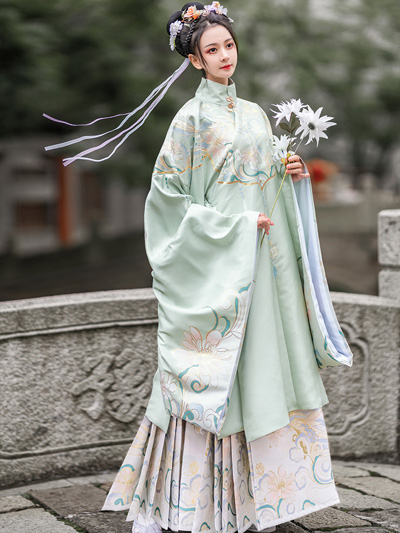 Bloom in Style: Recommended Spring Hanfu for the Flower Season