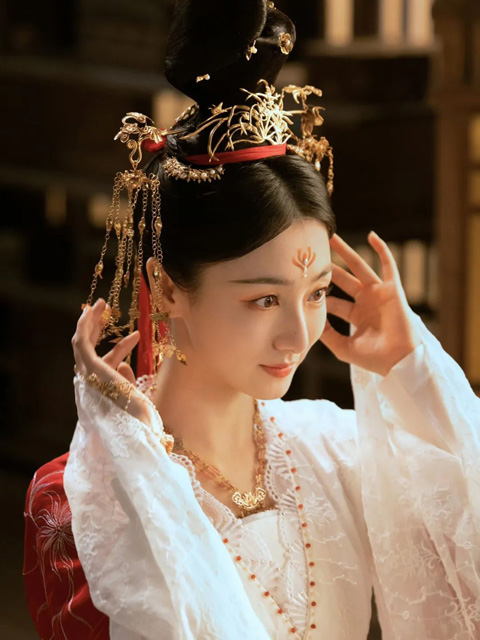 Exploring the Historical Context and Makeup Trends of Huadian in Cdramas