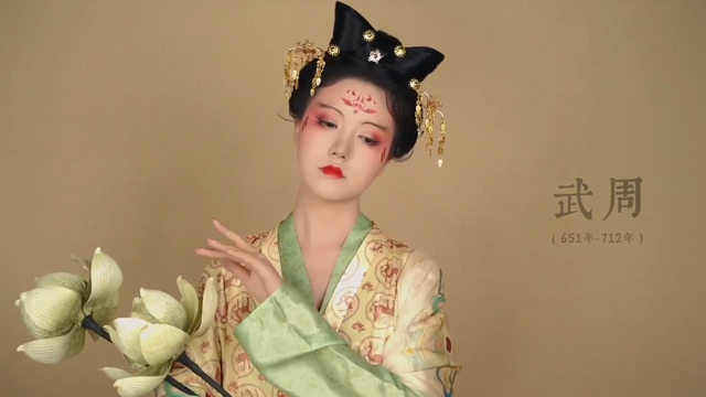 Recreating Historical Hanfu Makeup - Bloger Xiao Zhuang