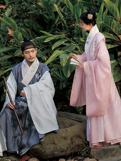 Spring into Romance: Recommended Hanfu Styles for Couples