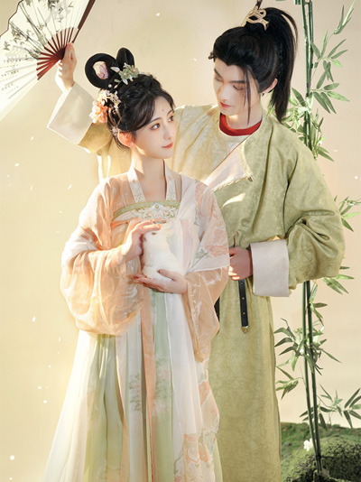 Spring into Romance: Recommended Hanfu Styles for Couples