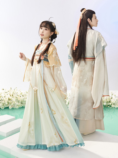 Spring into Romance: Recommended Hanfu Styles for Couples