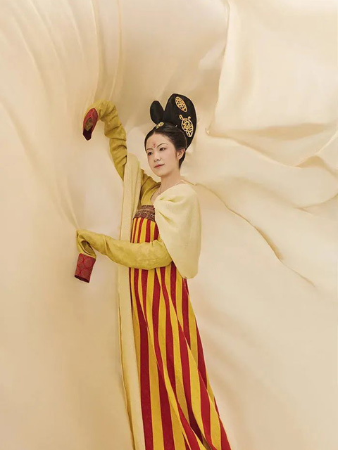 Stunning Hanfu Photography that Transports You into the Glamorous World of Ancient China