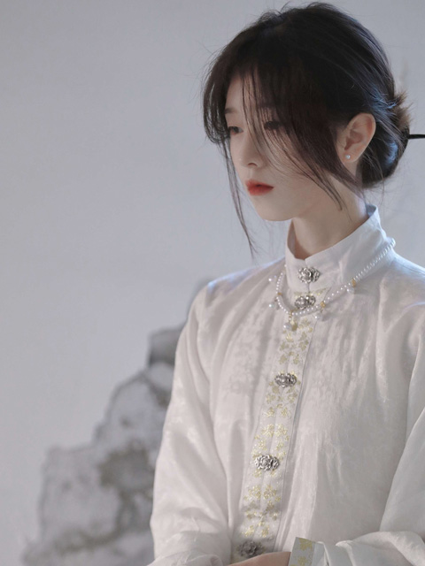 The Popularity of Hanfu Culture: When Traditional Hanfu Dress Comes to Contemporary Life