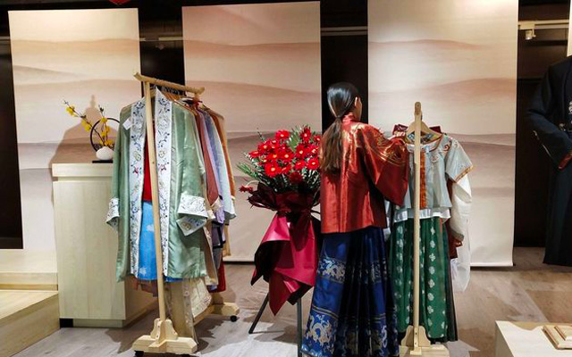 The Popularity of Hanfu Culture: When Traditional Hanfu Dress Comes to Contemporary Life